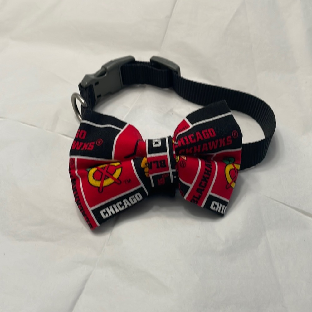 Chicago Blackhawks bow tie 17” max dog collar
